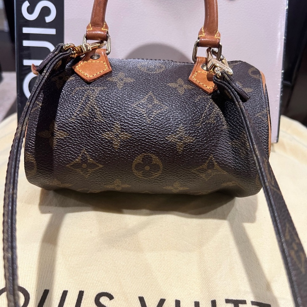 🔥💯Authentic LOuis Vuitton Mini Speedy🔥 - Picture 10 of 16